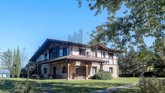 CONFORTABLE VIVIENDA TRADICIONAL EN LA LADERA DEL GORBEA