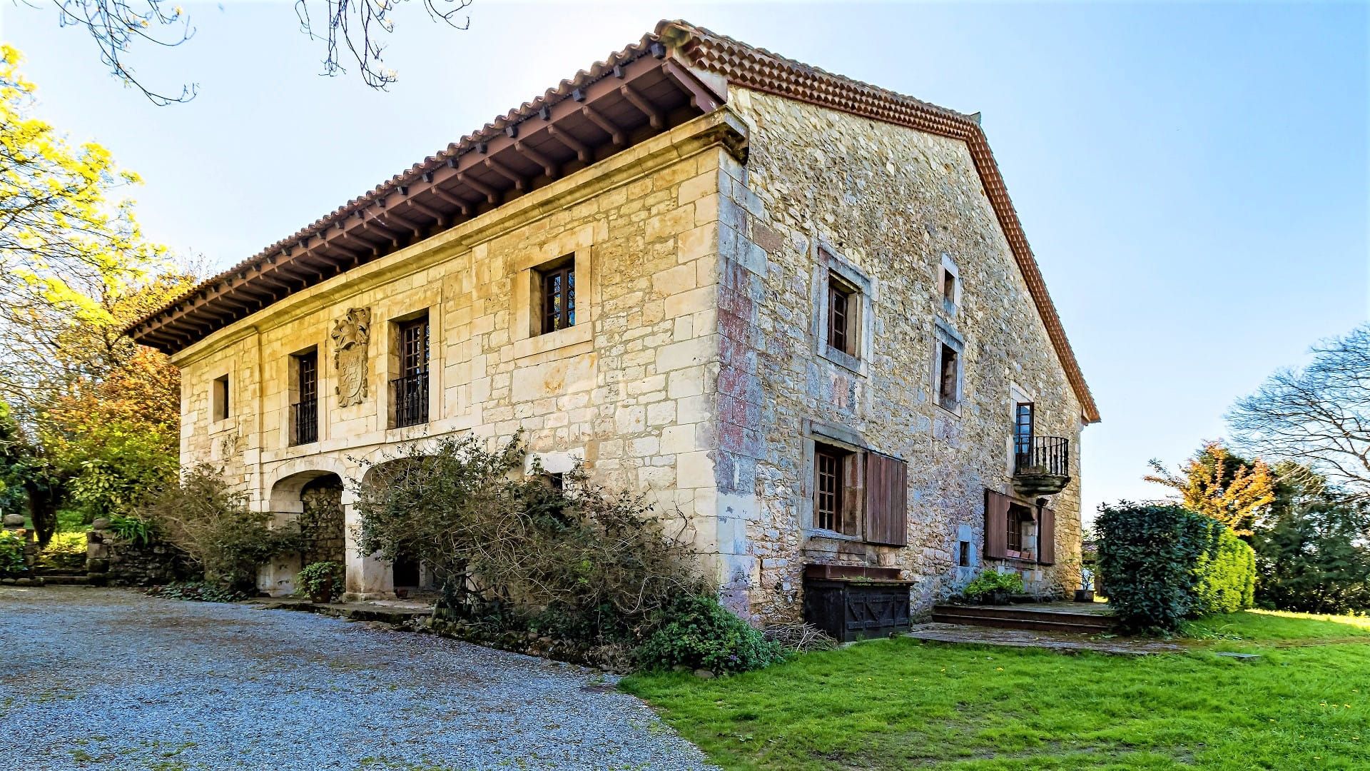 REPRESENTATIVA CASA PALACIO DEL SIGLO XVII REFORMADA CON GUSTO