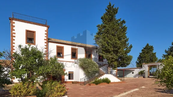 CORTIJO Y MOLINO TRADICIONAL EN EL PARQUE NATURAL SIERRA DE CARDEÑA Y MONTORO