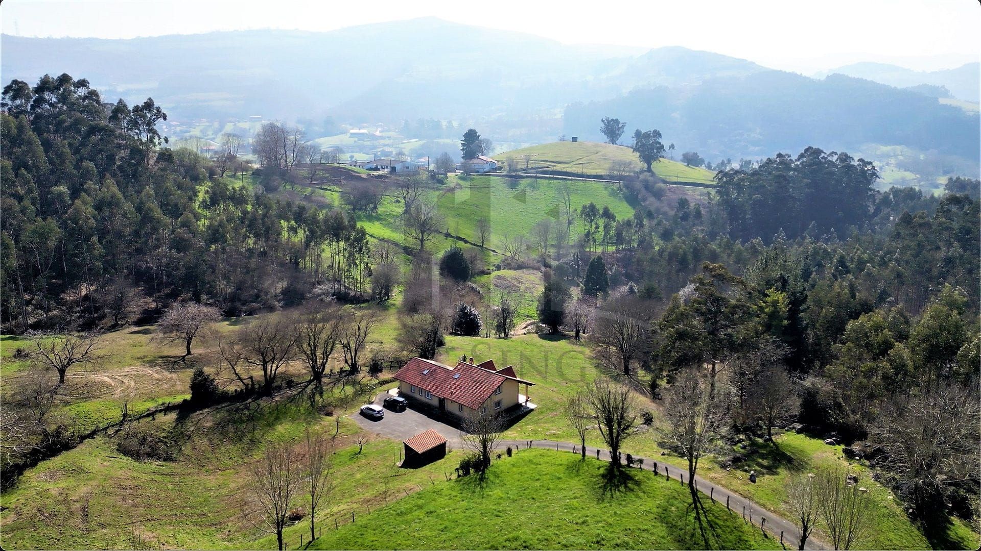 ACOGEDORA CASA DE CAMPO RODEADA DE PRADOS Y PRECIOSAS VISTAS