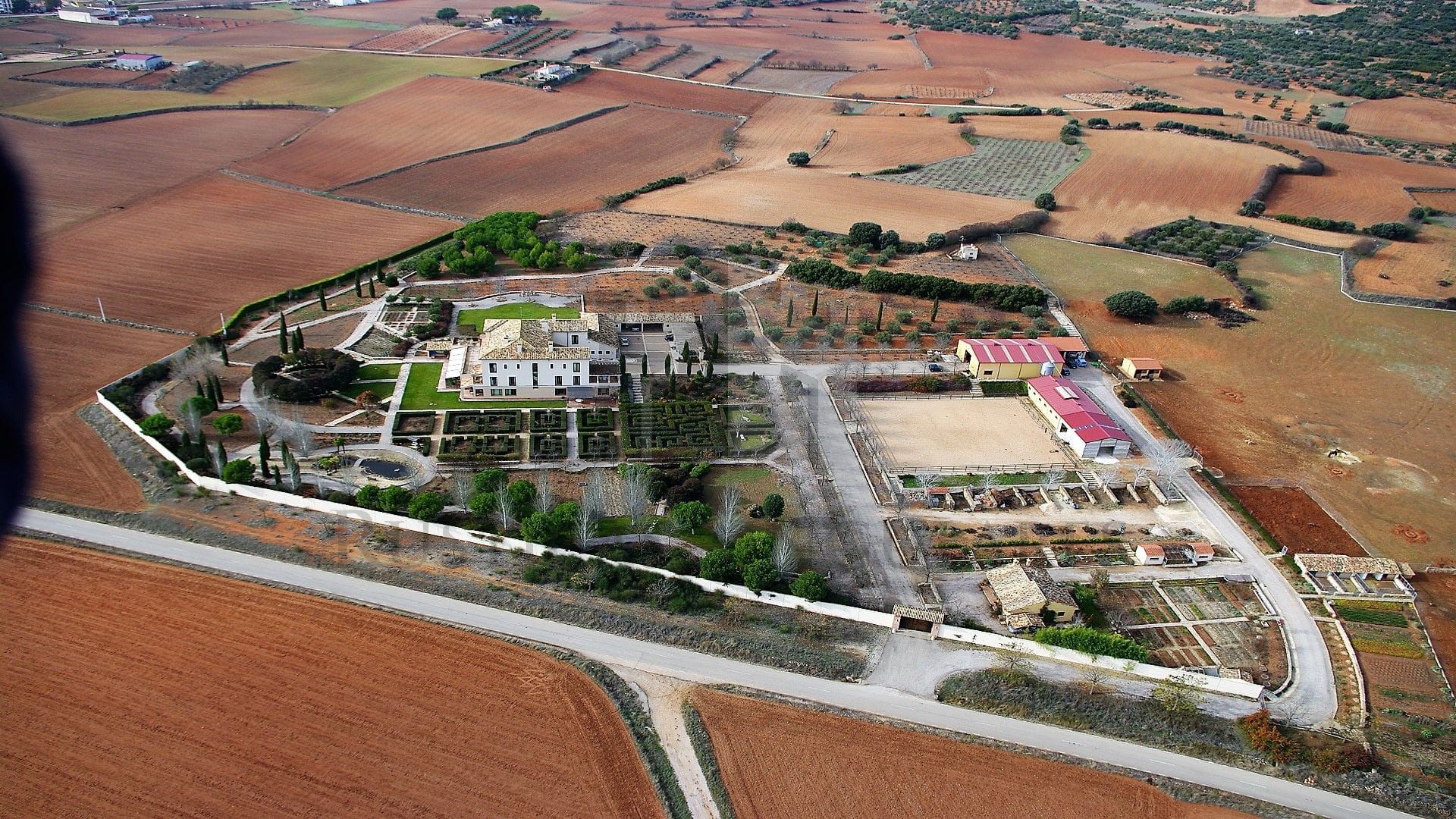 GREAT PROPERTY WITH STATELY HOME AND HUNTING RESERVE
