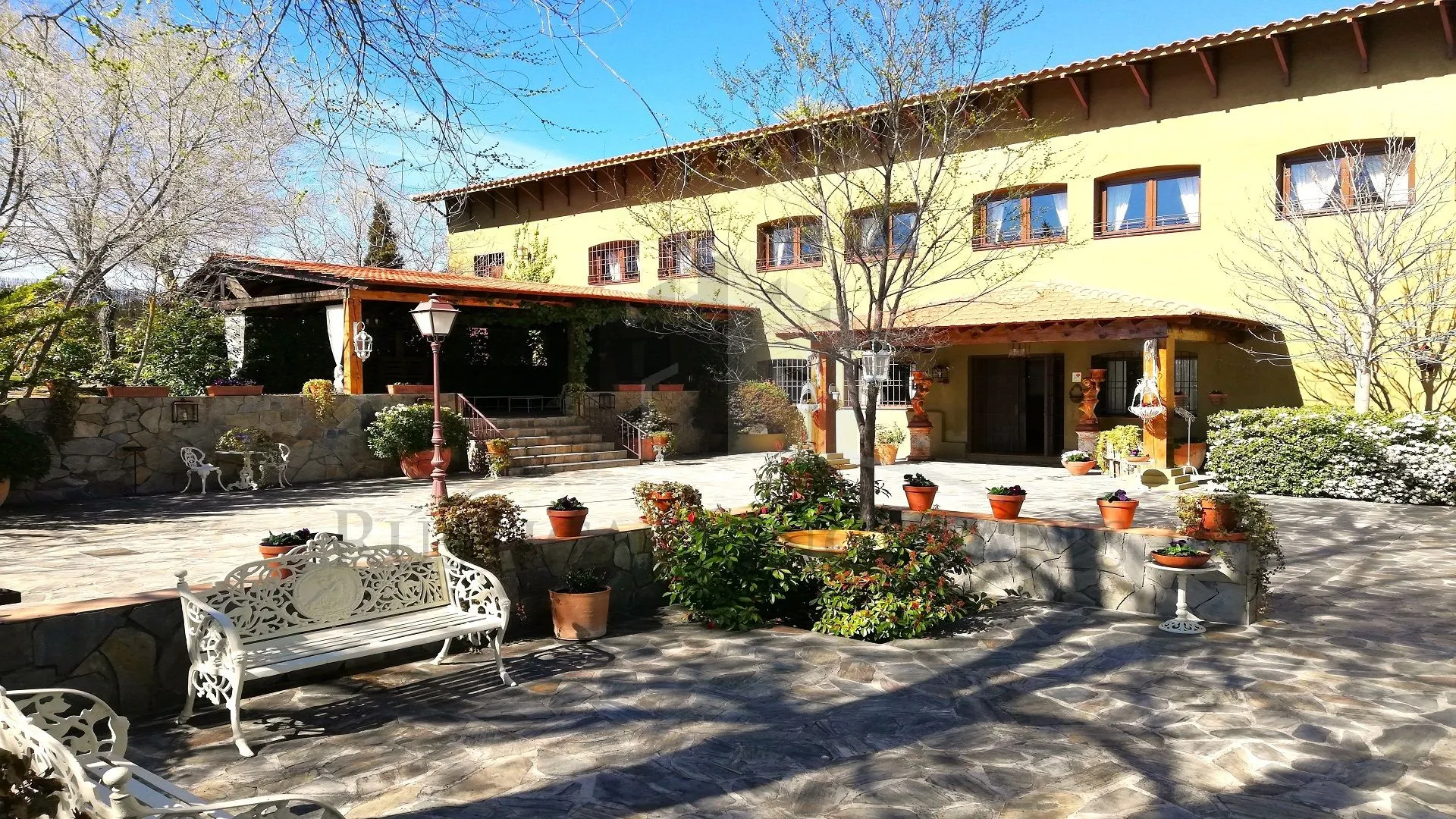 FINCA SINGULAR RODEADA DE NATURALEZA Y PRIVACIDAD