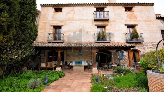 CASONA SOLARIEGA DEL SIGLO XVIII REFORMADA CON ENCANTO