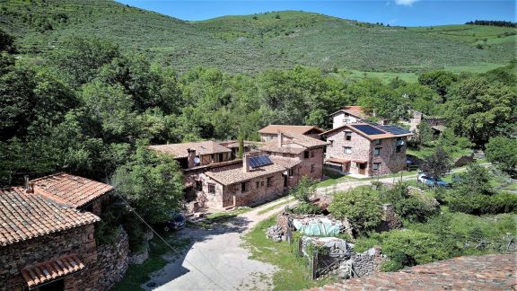 CASA CON JARDÍN EN LA MONTAÑA RIOJANA