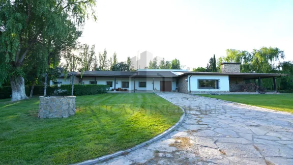 FINCA DE EXCEPCION JUNTO AL RIO HENARES