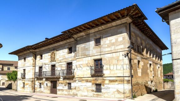 IMPONENTE PALACIO BARROCO EN EL CORAZON DE LA MONTAÑA ALAVESA