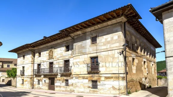 IMPONENTE PALACIO BARROCO EN EL CORAZON DE LA MONTAÑA ALAVESA