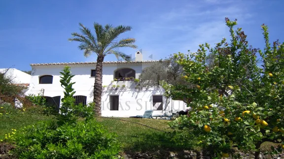 PROPIEDAD DE ENSUEÑO ENTRE EL MAR Y LA MONTAÑA