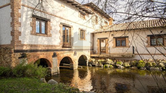 ENCANTADOR MOLINO HARINERO REFORMADO COMO CASA RURAL