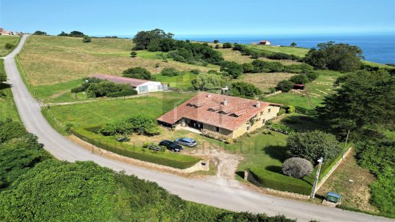 CASONA TRADICIONAL REFORMADA CON ENCANTO EN LA COSTA  CANTÁBRICA