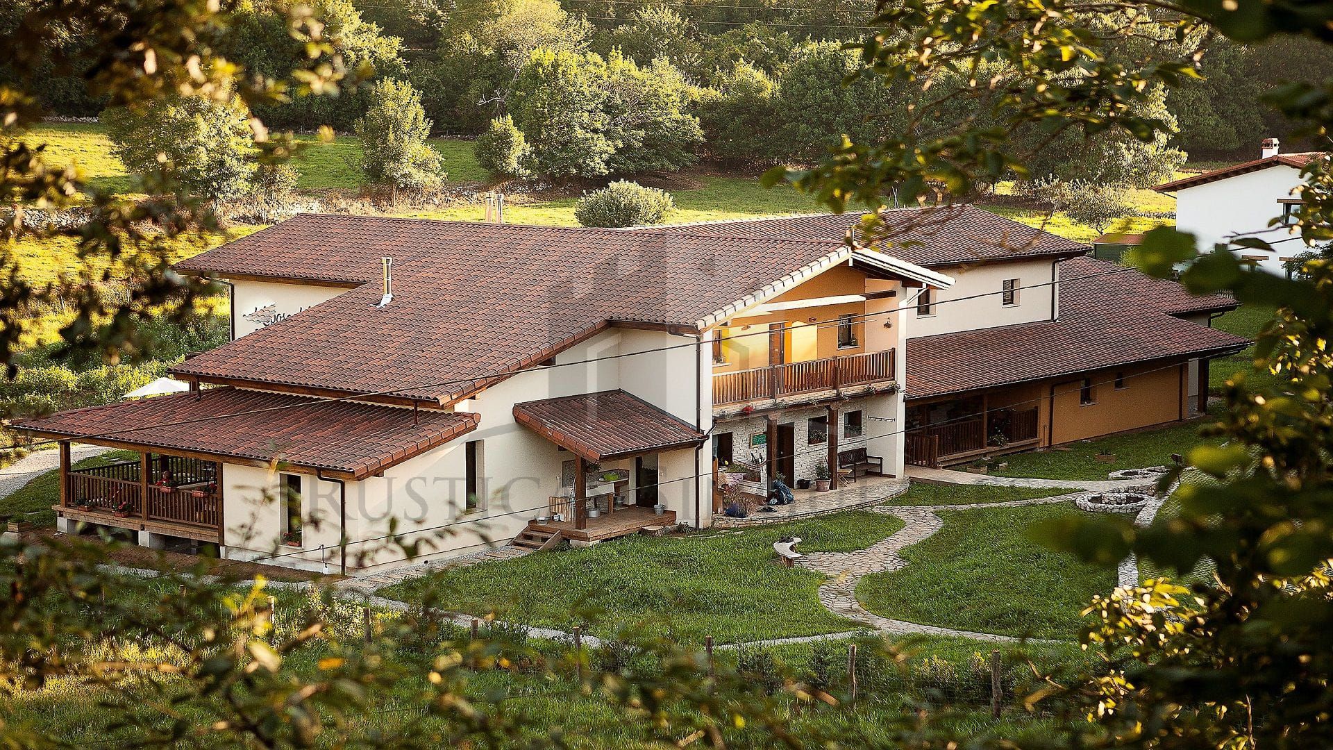 ACOGEDORA CASA RURAL ECOLÓGICA Y DE NUEVA CONSTRUCCIÓN.