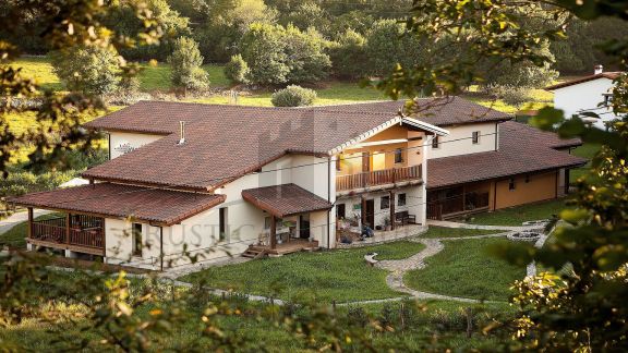 ACOGEDORA CASA RURAL ECOLÓGICA Y DE NUEVA CONSTRUCCIÓN.