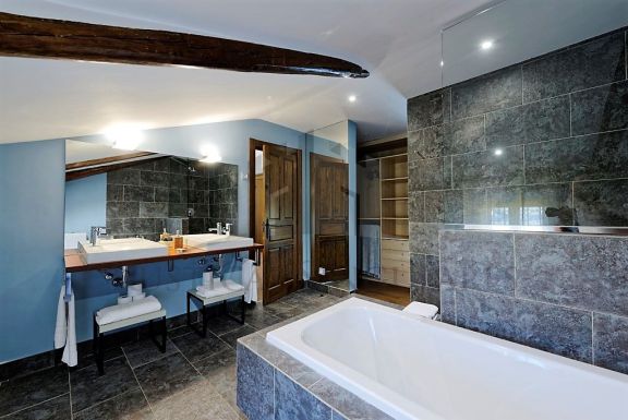 ELEGANTE CASA-PALACIO DE ESTILO TOSCANO | Rústicas Singulares